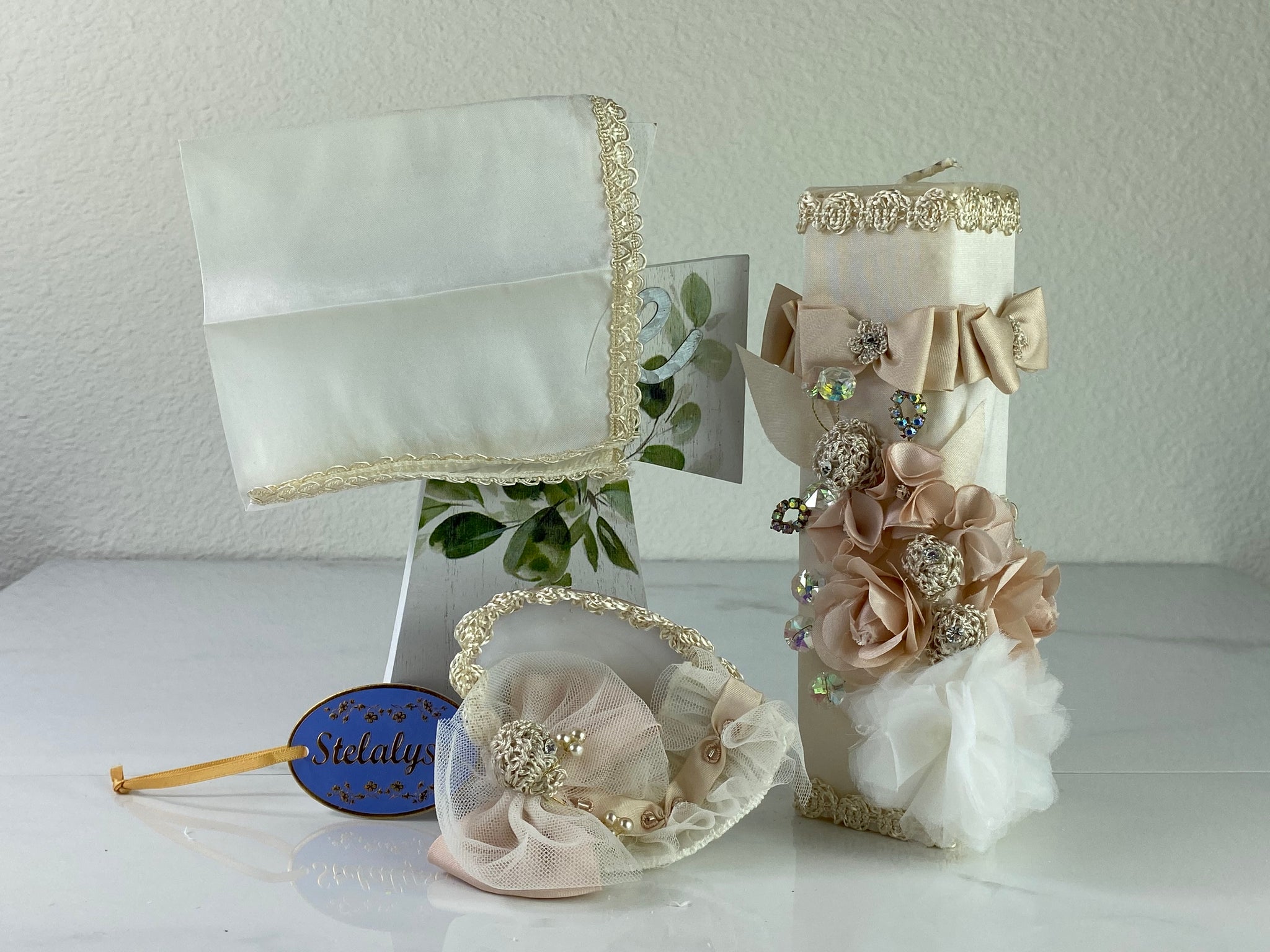 Ivory - Elegant Candle, Shell & Handkerchief Set - A124