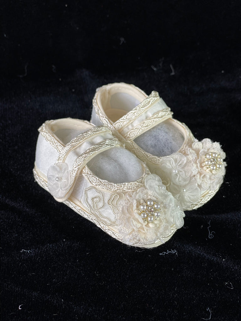 Elegant handmade white and ivory baby girl shoes with embroidery, lace, flowers, and jewels (pears and crystals).