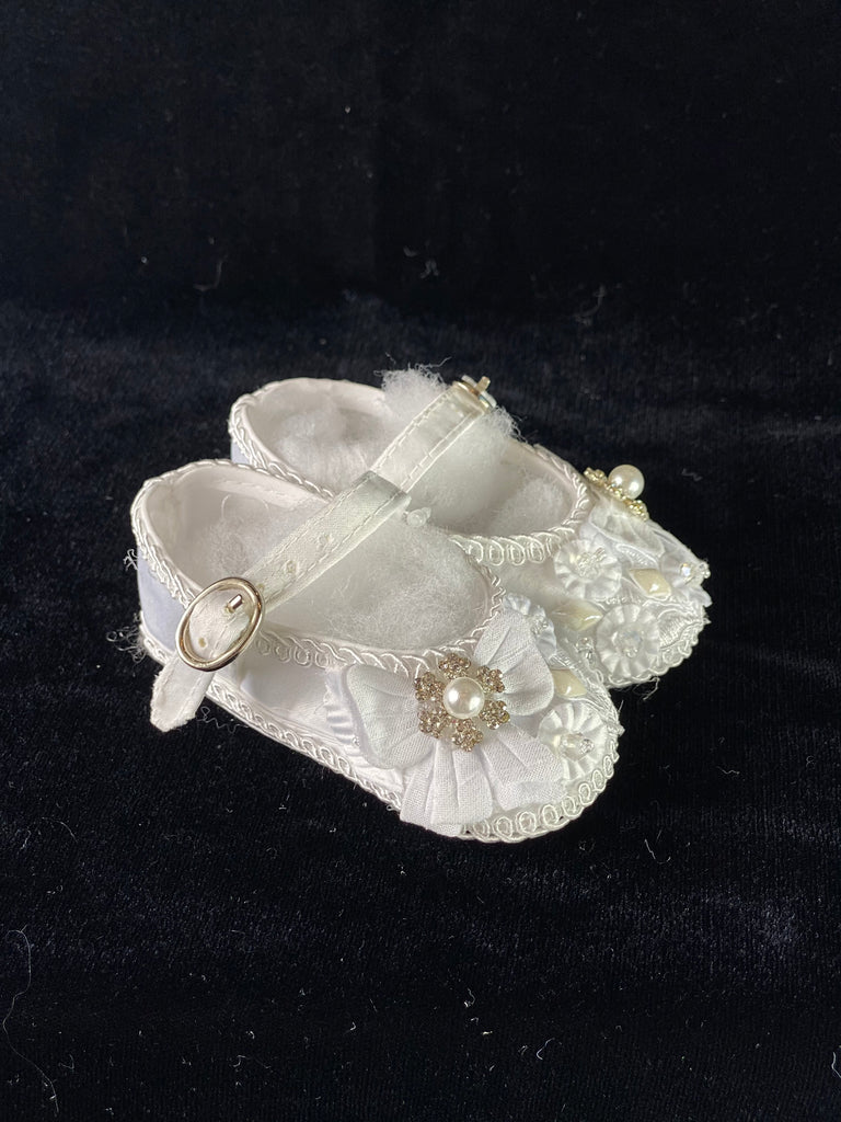 Elegant handmade white baby girl shoes with embroidery, lace, flowers, bows, and jewels (pearls and crystals).