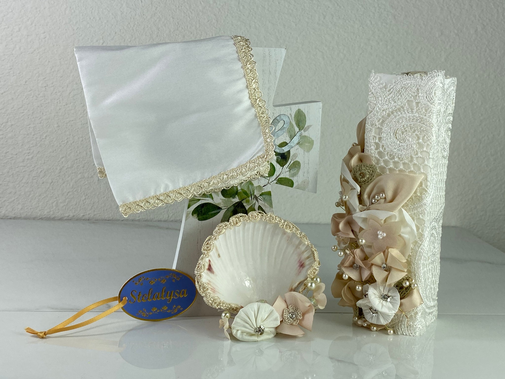 Ivory - Elegant Candle, Shell & Handkerchief Set - A169