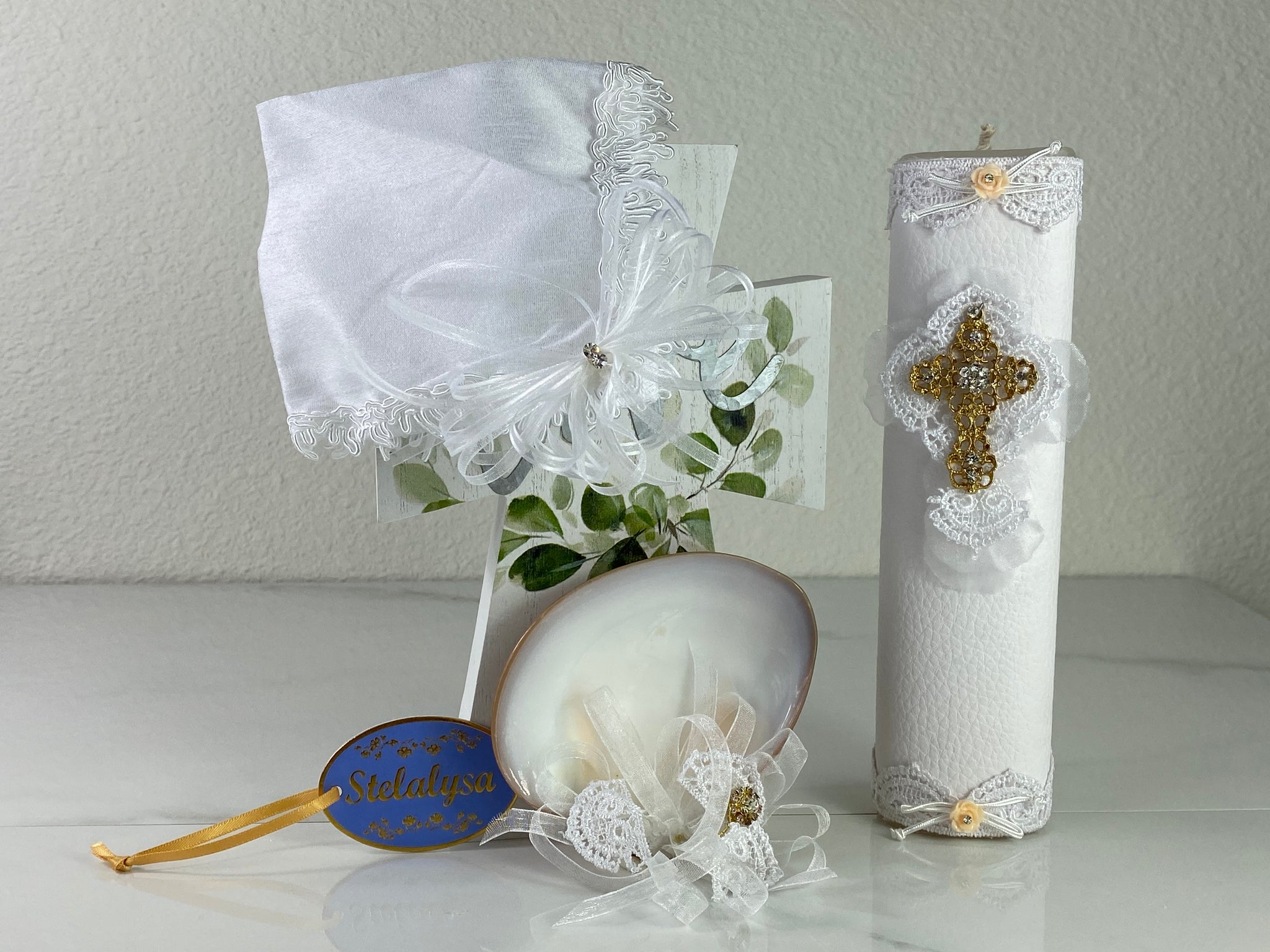 White - Elegant Candle, Shell & Handkerchief Set - A142