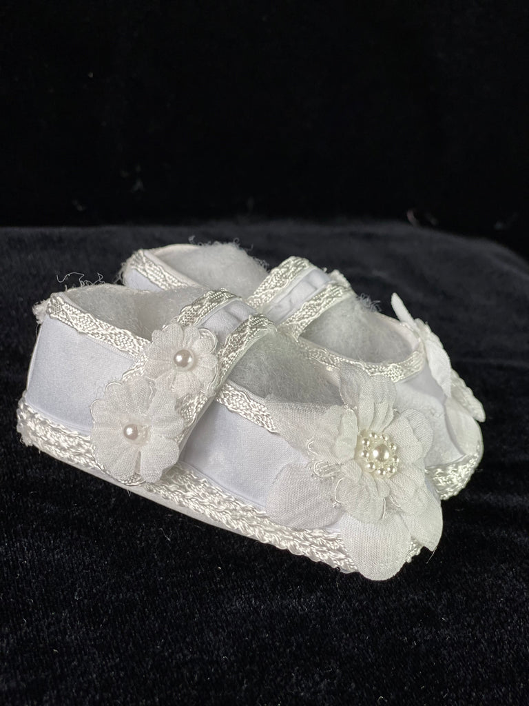 Elegant handmade white baby girl shoes with embroidery, lace, flowers, and jewels (pearls and crystals).