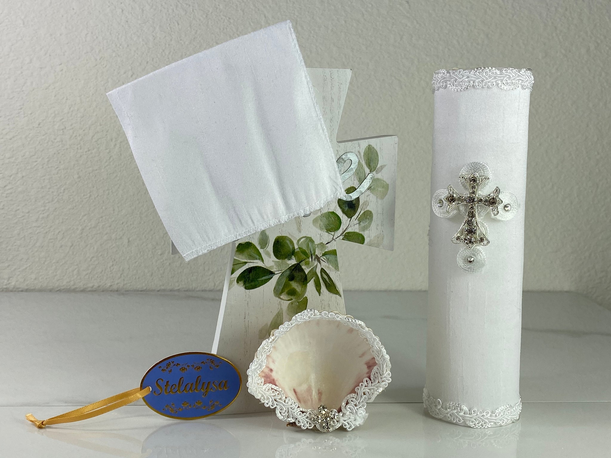 White - Elegant Candle, Shell & Handkerchief Set - A167