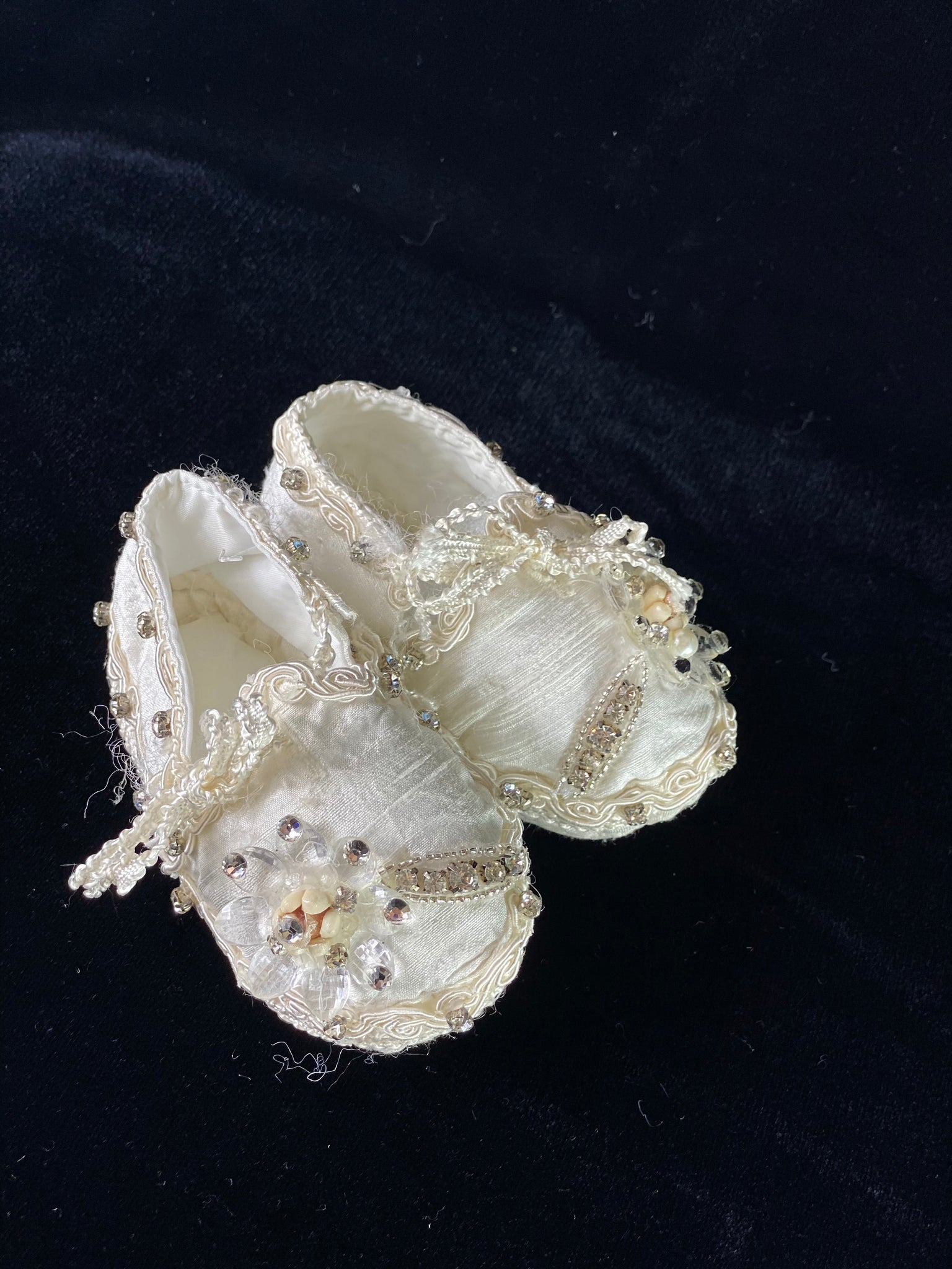 Elegant handmade ivory baby girl shoes with embroidery, lace, flowers, and jewels (crystals).